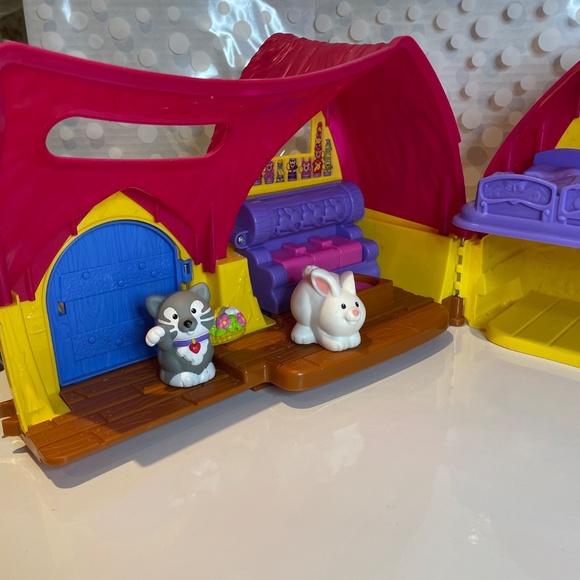 Fisher-Price Little People Disney Princess Snow White's Cottage playset - Picture 9 of 14